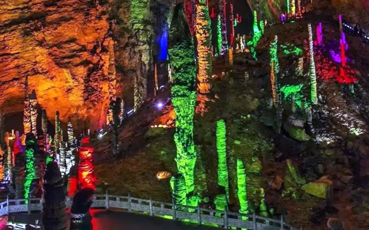 День 1: Чжанцзяцзе