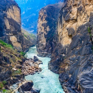 Tiger Leaping Gorge: A Breathtaking Hiking Adventure in Yunnan