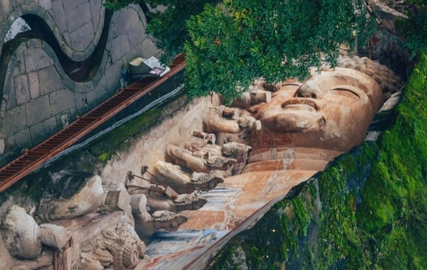 Dazu 바위 조각_0