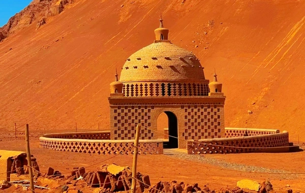 3日間 旅程: ウルムチー・カイタイ・トルパン