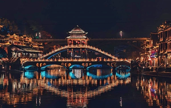 Zhangjiajie Fenghuang 고대 도시 4 일 투어