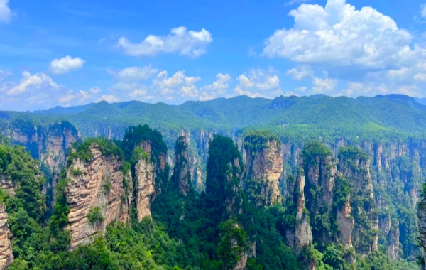 일 3: Zhangjiajie