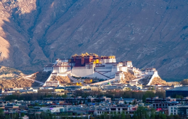 일 4: Linzhi - Lhasa