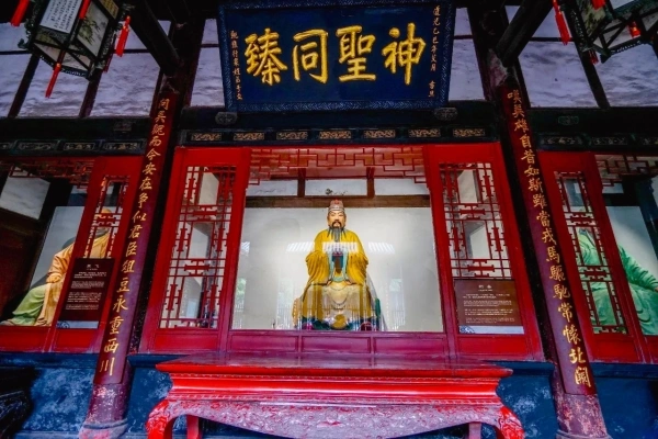 2-day Chengdu Leshan Tour